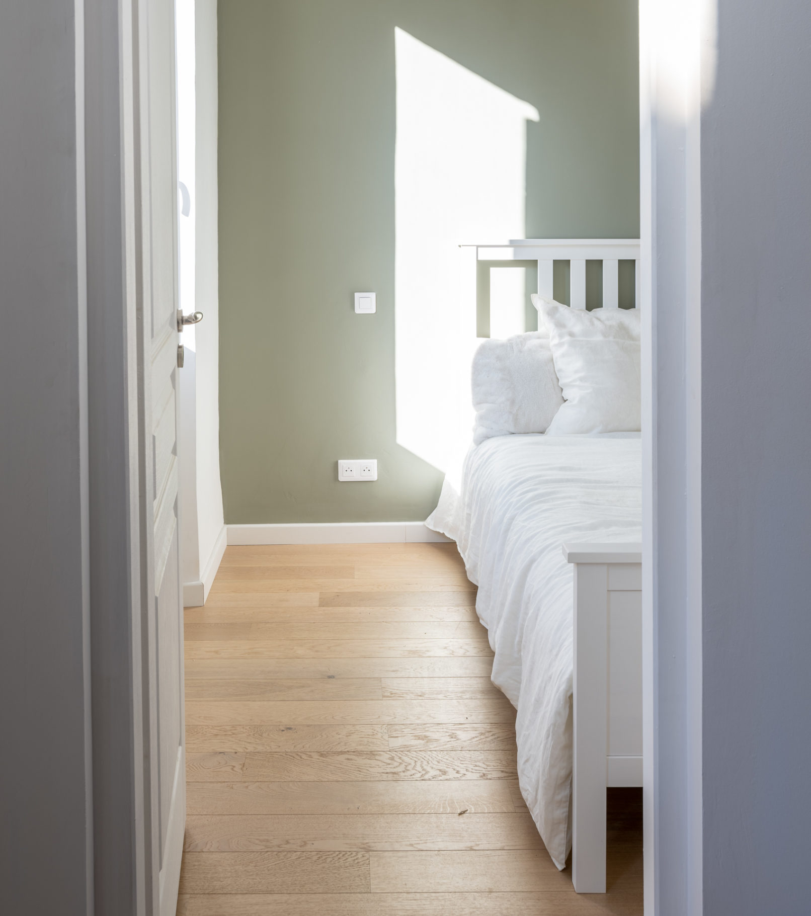 Porte donnant sur chambre