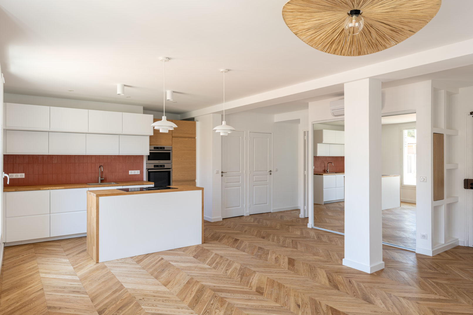 Salon cuisine avec parquet point de Hongrie